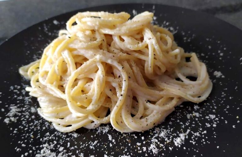 Spaghettoni alla crema di parmigiano