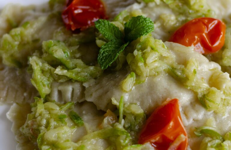 ravioli ripieni di sgombro e patate alla menta