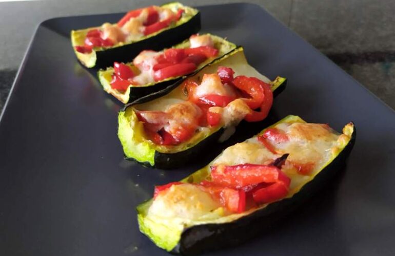 Zucchine con peperoni e mozzarella