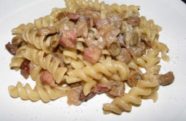 Fusilli fave e pancetta