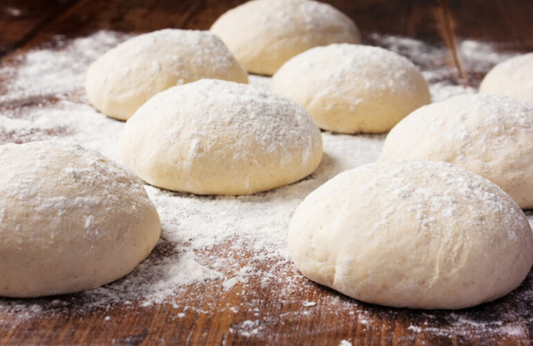 Come avere una Lievitazione perfetta: Ecco il trucco della ciotola d'acqua per un impasto croccante e buonissimo 