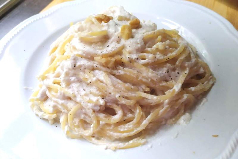Spaghetti in salsa di noci e ricotta