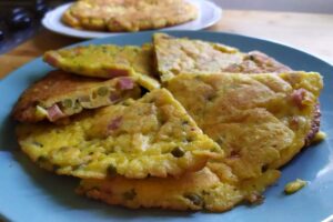 Frittata di piselli e prosciutto cotto