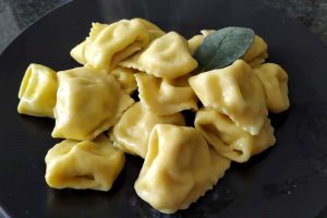 Tortelloni di ricotta e prosciutto cotto