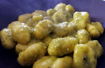 Gnocchi di patate al pesto di basilico fresco