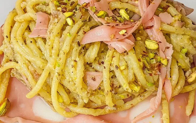 spaghetti pesto e mortadella