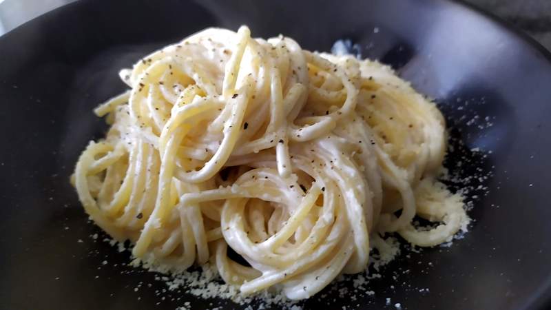 Pasta panna formaggio e pepe