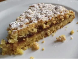 sbriciolata fredda con marmellata