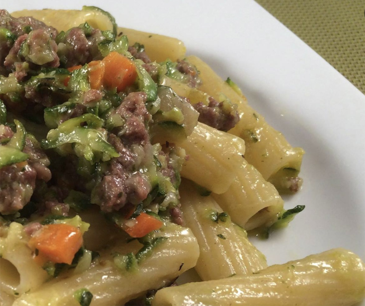 pasta con ragù di zucchine