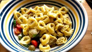 Insalata fredda di tortellini