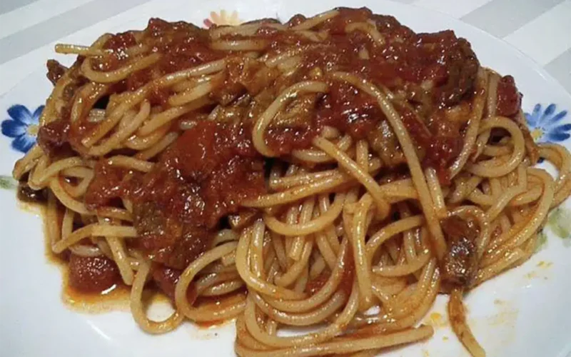 pasta pomodori funghi olive e capperi