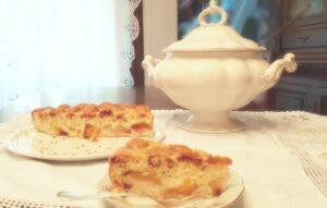 Torta soffice alle pesche e amaretti