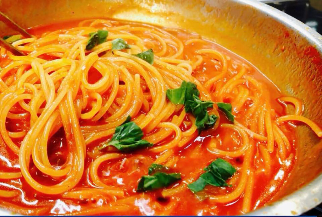 spaghetti della devozione al pomodoro