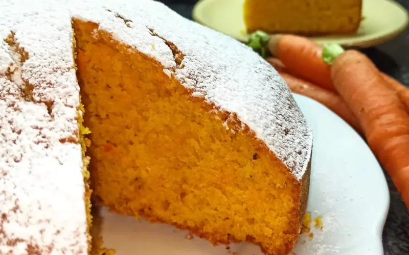 Torta morbida e soffice fatta di carote