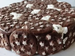 La torta morbida fatta con pan di stelle