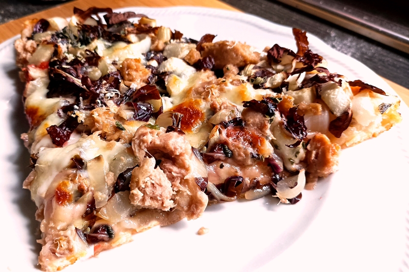 Pizza radicchio rosso e tonno