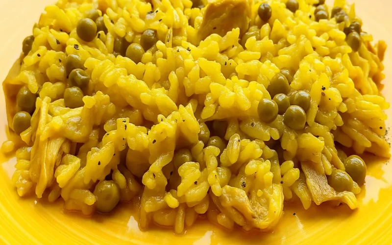 Come fare un riso giallo con polo e verdure alla cantonese