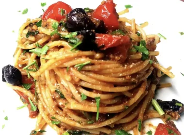 spaghetti pomodorini alici e olive