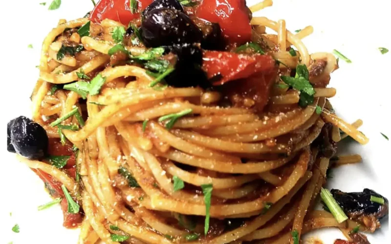 spaghetti pomodorini alici e olive