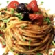 spaghetti pomodorini alici e olive