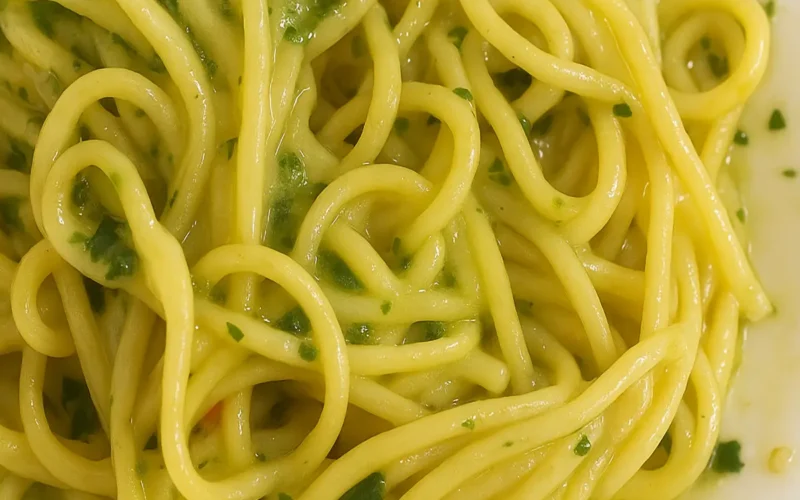 spaghetti più cremosi di aglio e olio