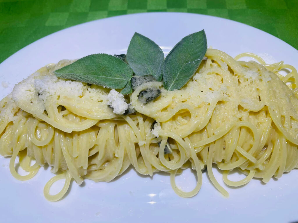 spaghetti burro e salvia