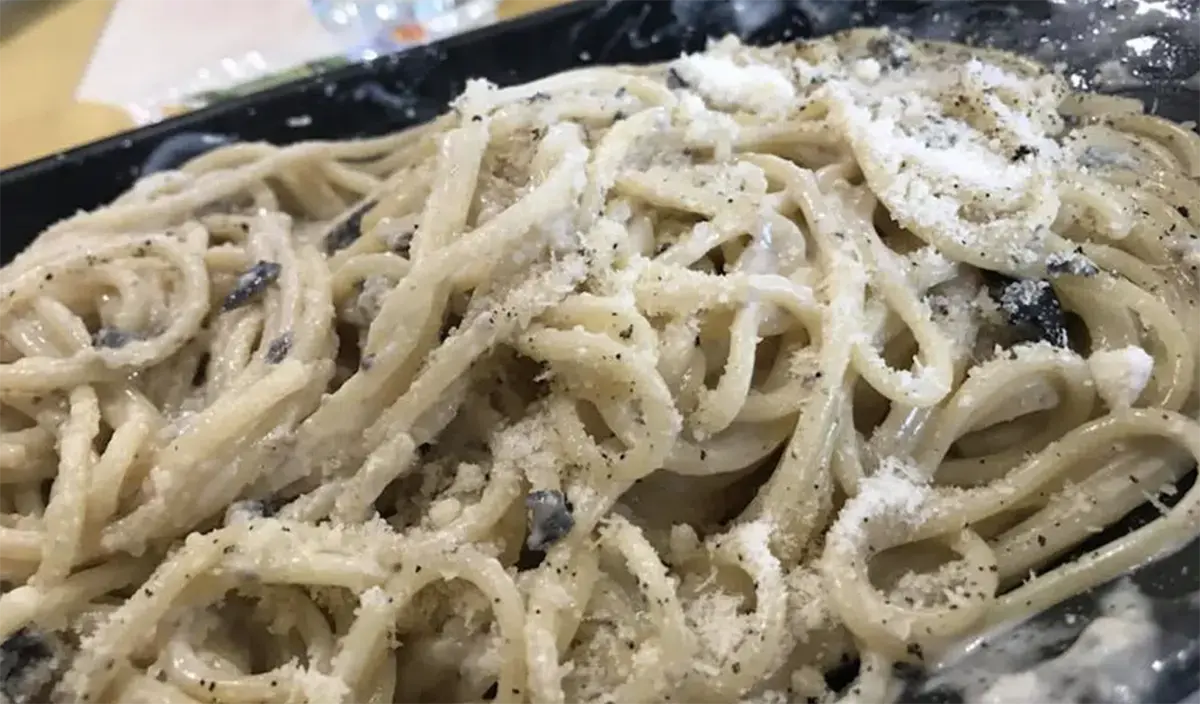 Come si preparano degli spaghetti con le olive
