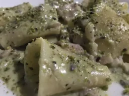 pasta al pesto di pistacchio e formaggio