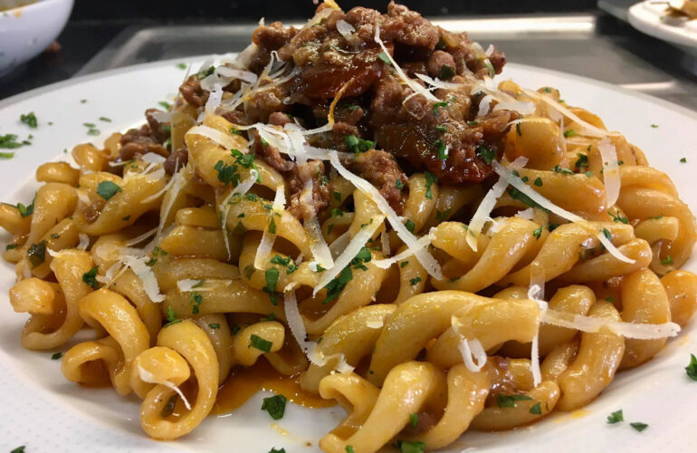 San Nicola pasta-con-salsiccia-e-pomodori-secchi: