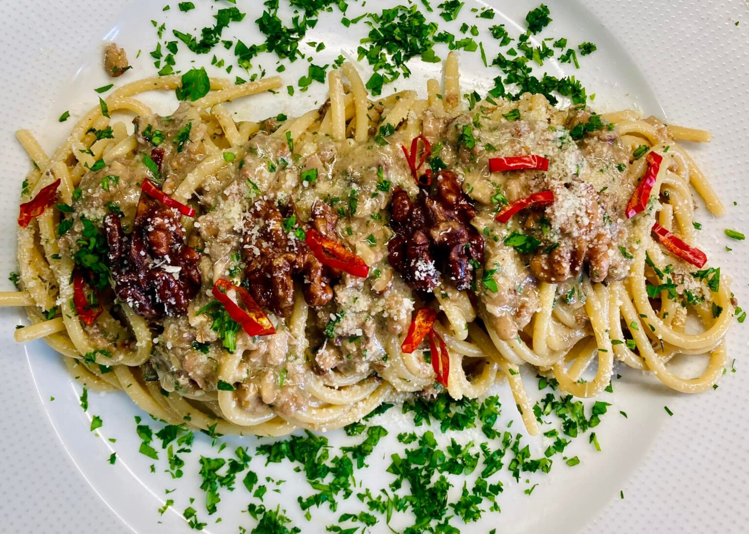 Spaghetti aglio e olio alla scugnizzi, molto più golosi con l