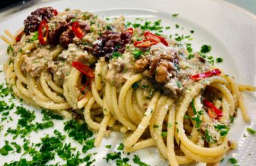 aglio olio peperoncino e noci