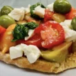 frisella con pomodori e mozzarella