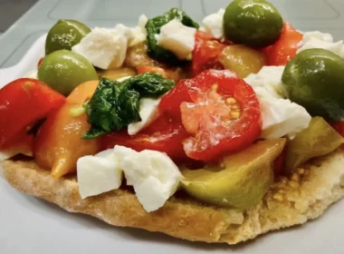frisella con pomodori e mozzarella