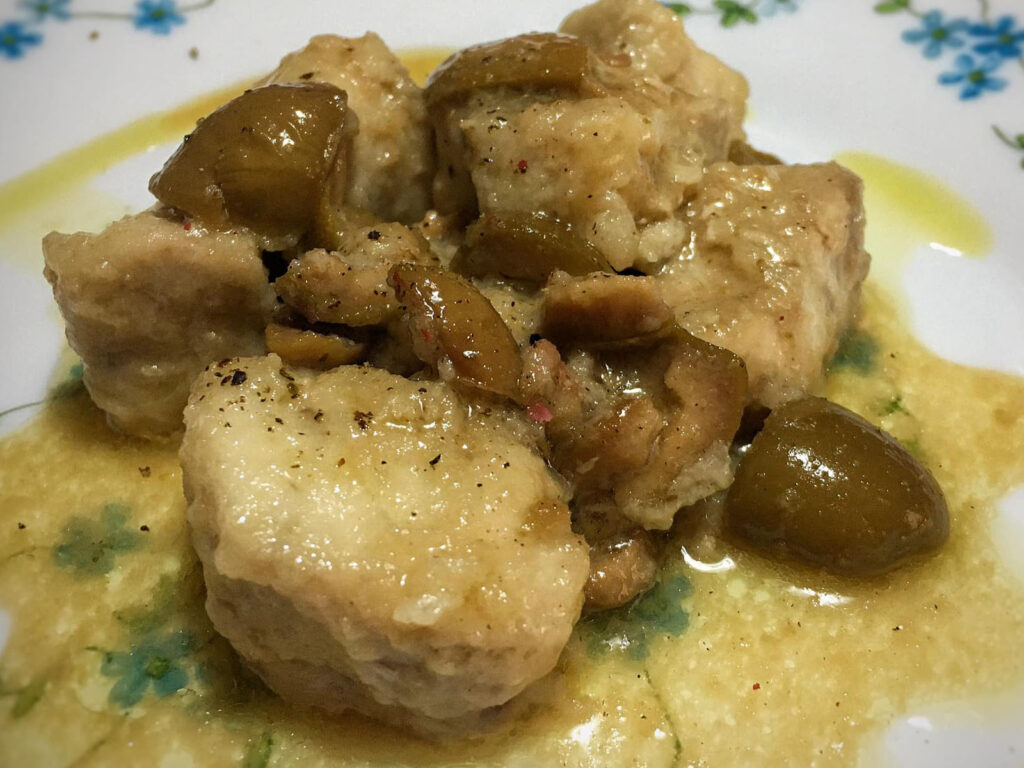 pesce spada con olive e capperi