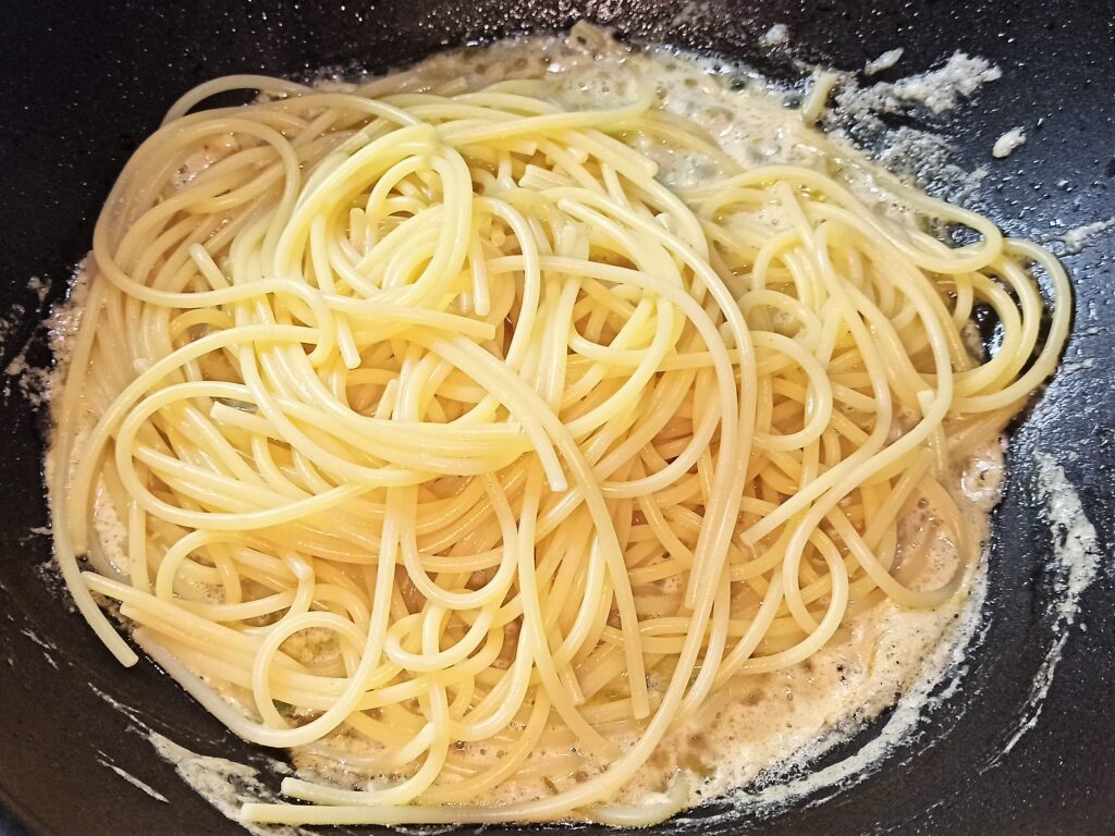 Questa immagine ha l'attributo alt vuoto; il nome del file è spaghetti-con-asparagicrema-di-pecorino-e-pancetta-croccante-19-1024x768.jpg