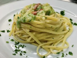 Spaghetti aglio olio e peperoncino