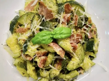 Zucchine e prosciutto in padella