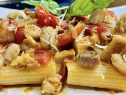 Pasta con pomodorini e pancetta
