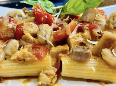 Pasta con pomodorini e pancetta
