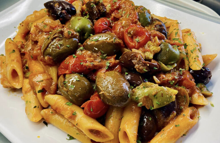 pennette olive e pomodorini altro che puttanesca, la pasta pantesca solo 2 ingredienti