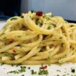 Pasta fredda all'aglio, olio e peperoncino