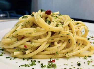 Pasta fredda all'aglio, olio e peperoncino