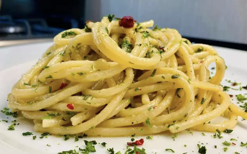 Pasta fredda all'aglio, olio e peperoncino