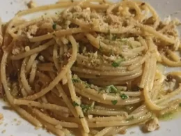 spaghetti con la colatura di alici