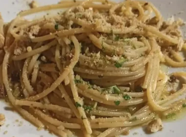 spaghetti con la colatura di alici