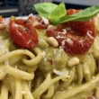 spaghetti pesto e pomodorini