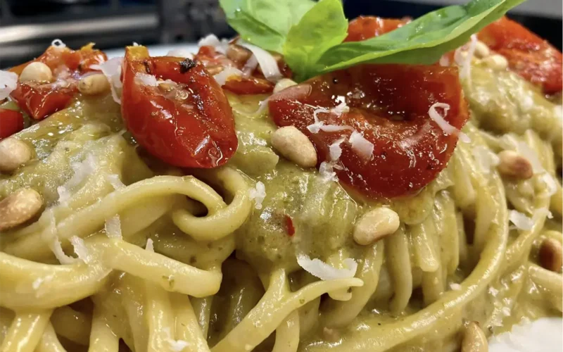 spaghetti pesto e pomodorini