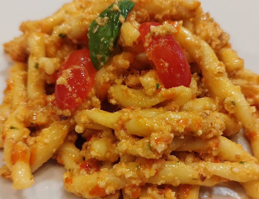 pasta fredda ammuddicata alla siciliana pomodorini e pan grattato