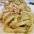 pasta salmone fresco, pesto di pistacchi, pomodori secchi