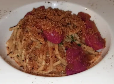 spaghetti acciughe e pangrattato